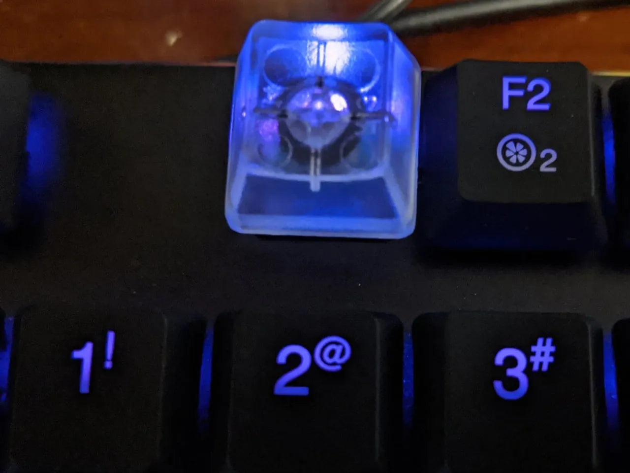 Cherry MX-Tastenkappe auf Low-Profile-Kailh-Choc-Switch-Adapter (Havit Keyboards)