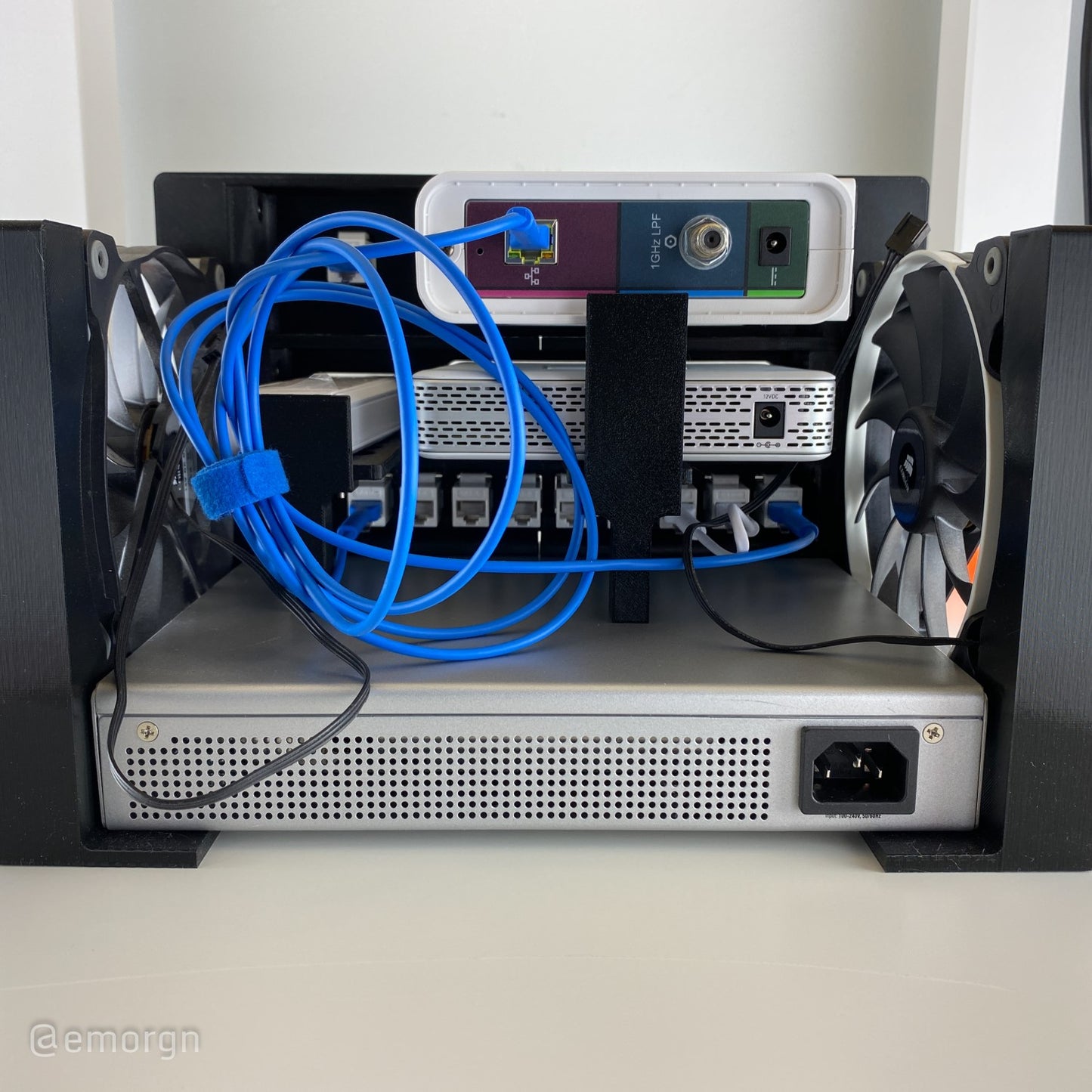 Mini Ubiquiti (Unifi) &amp; SB6190 Netzwerk-Rack